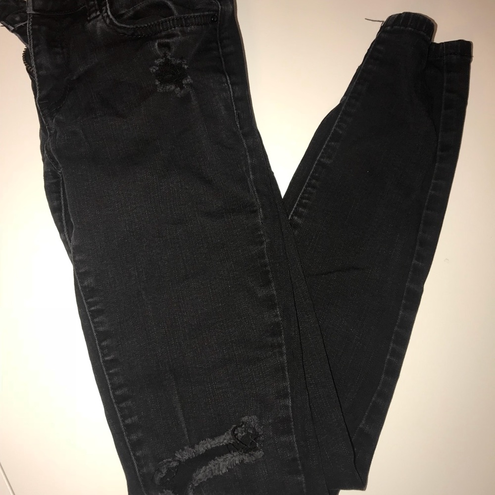 Black destroyed jeans
